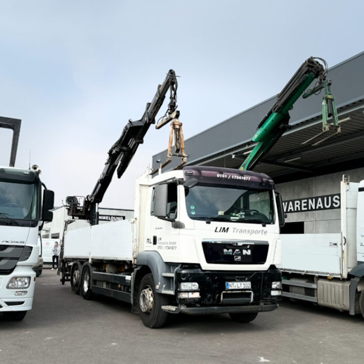 LKW-Flotte mit Ladekran – LIM Transporte
